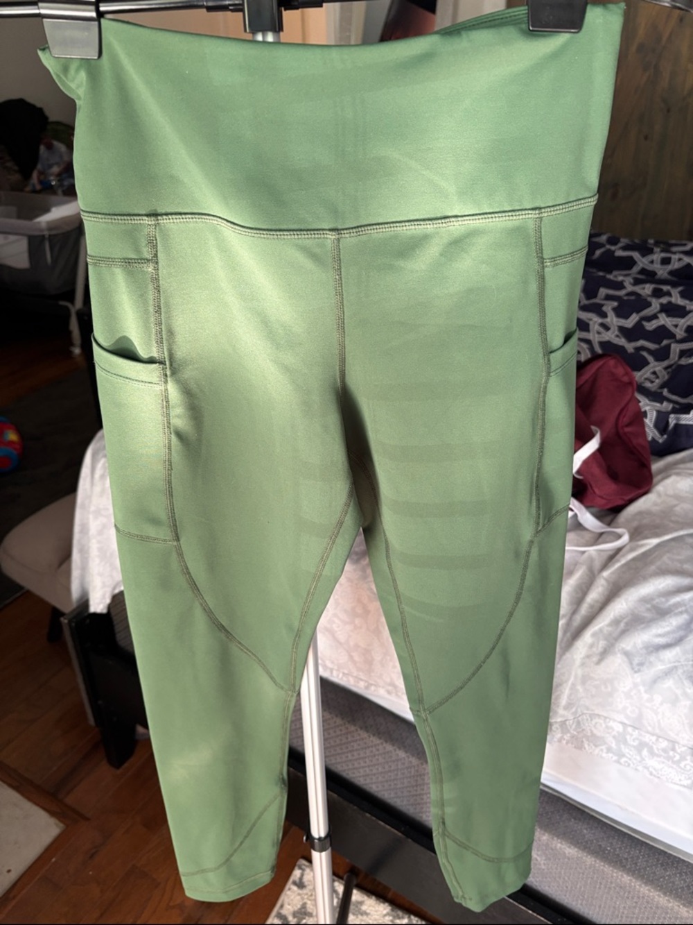ZYIA Olive Green Cropped Pocket Leggings